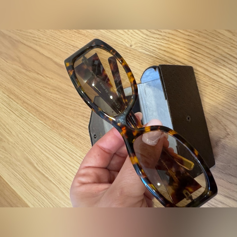 Gucci Tortoiseshell Sunglasses with Gold Crystal GG Logo - Picture 6 of 9